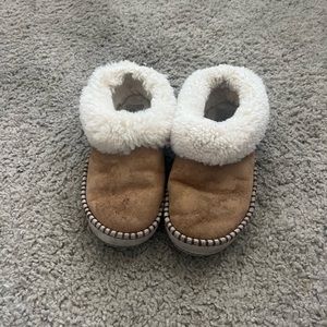 Women’s size 7 Ugg slippers